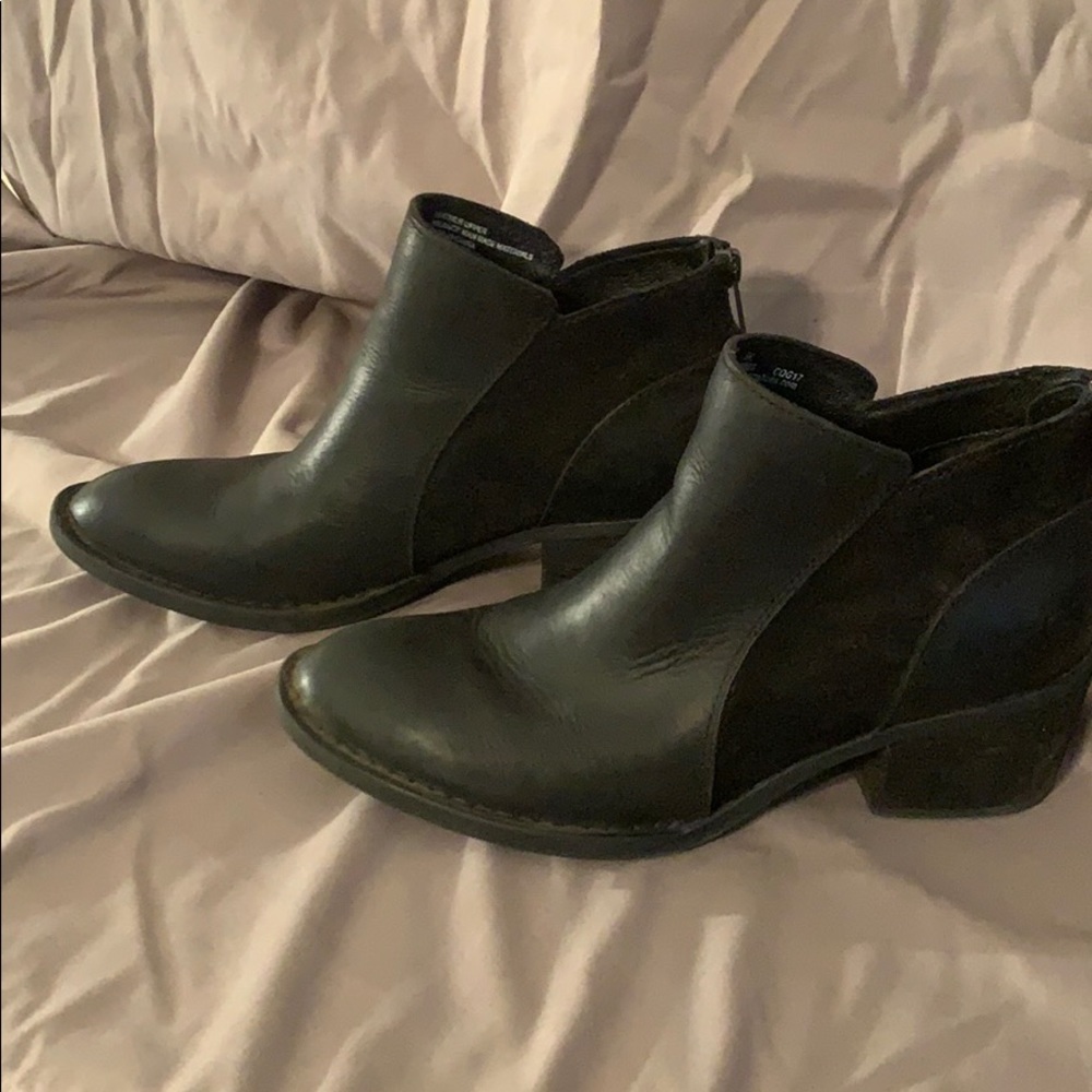 Born Black leather Booties - Picture 3 of 8